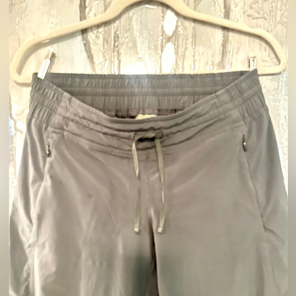 Athleta La Viva Capri Mid Rise Straight Leg Crop Athletic Pants Olive Green 4 - Picture 3 of 6